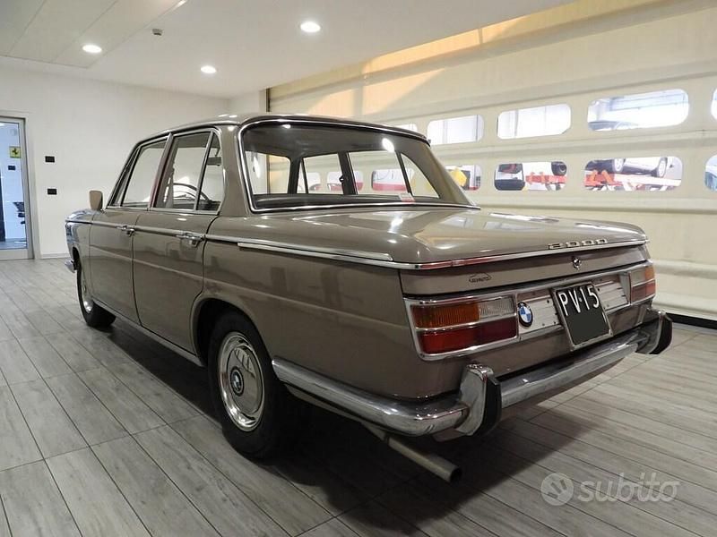Usata BMW 2000 1960 Marrone Berlina