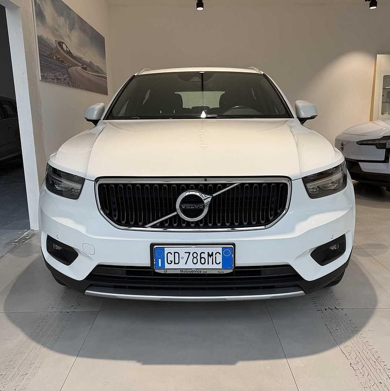 Usata Volvo XC40 Momentum 129 CV (94 kW) 2021 Bianco SUV