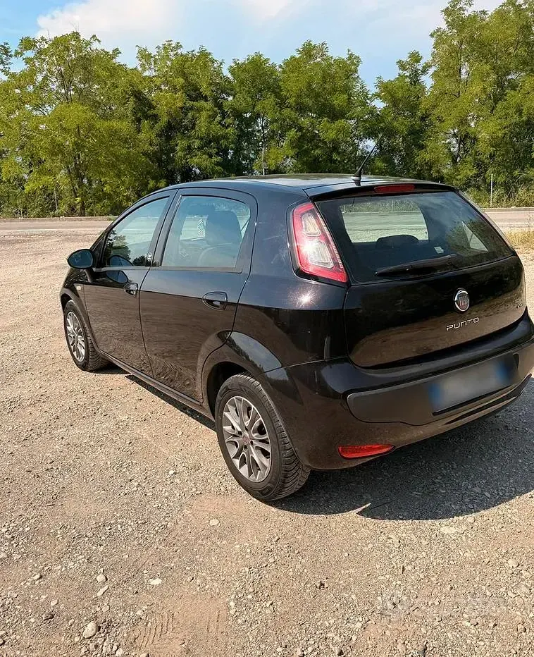 Usata Fiat Punto Evo Dynamic 75 CV (55 kW) 2011 Nero Utilitaria