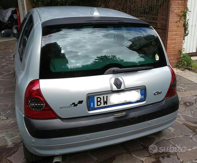 Usata Renault Clio II 75 CV (55 kW) 2001 Grigio Utilitaria