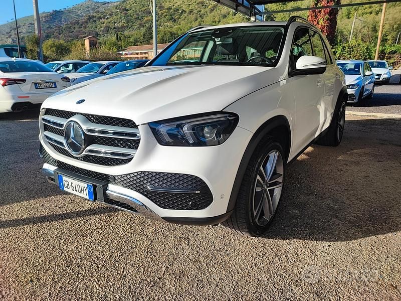 Bianco Usata 2021 Mercedes GLE300 Premium Tre volumi | 36.000 € (Buon prezzo) - Immagine 1/4