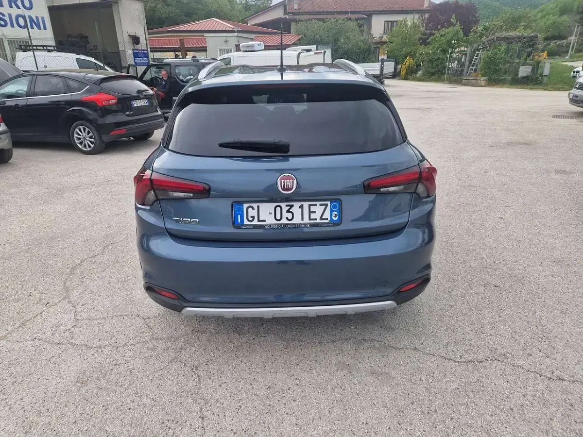 Usata Fiat Tipo Cross 101 CV (74 kW) 2022 Ocean blue Berlina