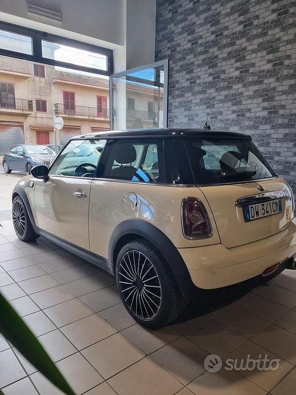 Usata Mini Cooper D 108 CV (79 kW) 2009 Beige Utilitaria