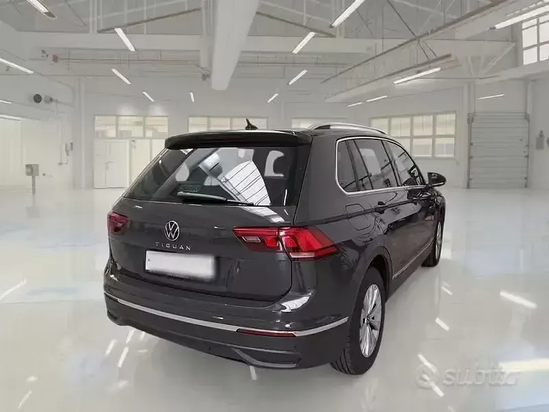 Usata VW Tiguan Life 150 CV (110 kW) 2022 Grigio SUV