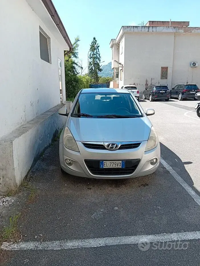 Usata Hyundai i20 85 CV (62 kW) 2012 Grigio Utilitaria