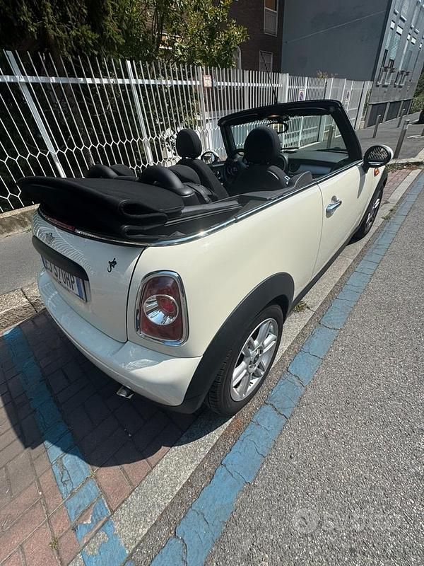 Usata Mini One Cabriolet 90 CV (66 kW) 2011 Bianco Cabrio