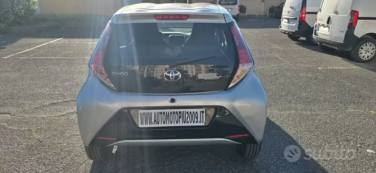 Begagnad Toyota Aygo 72 HK (52 kW) 2018 Grå Halvkombi