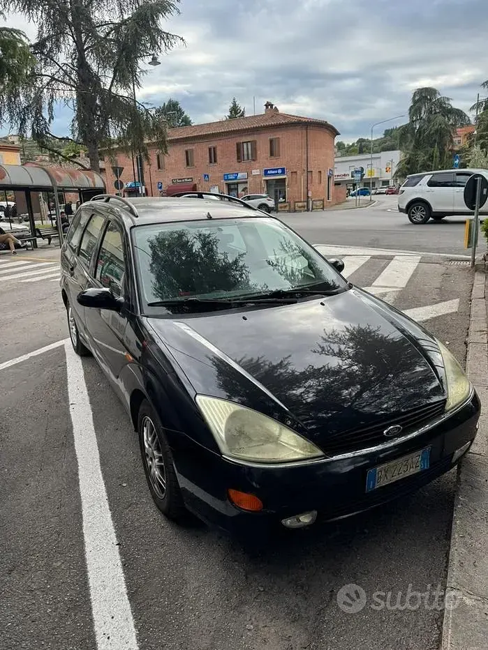 Usata Ford Focus 116 CV (85 kW) 2001 Nero Berlina