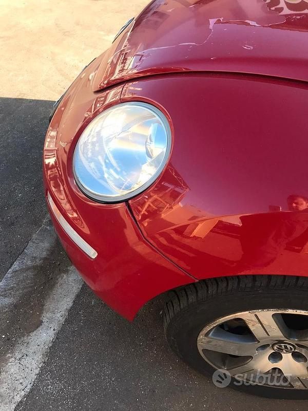 Usata VW New Beetle 105 CV (77 kW) 2006 Rosso Utilitaria