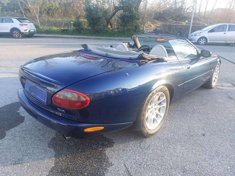 Usata Jaguar XKR 363 CV (266 kW) 1999 Blu/azzurro Cabrio