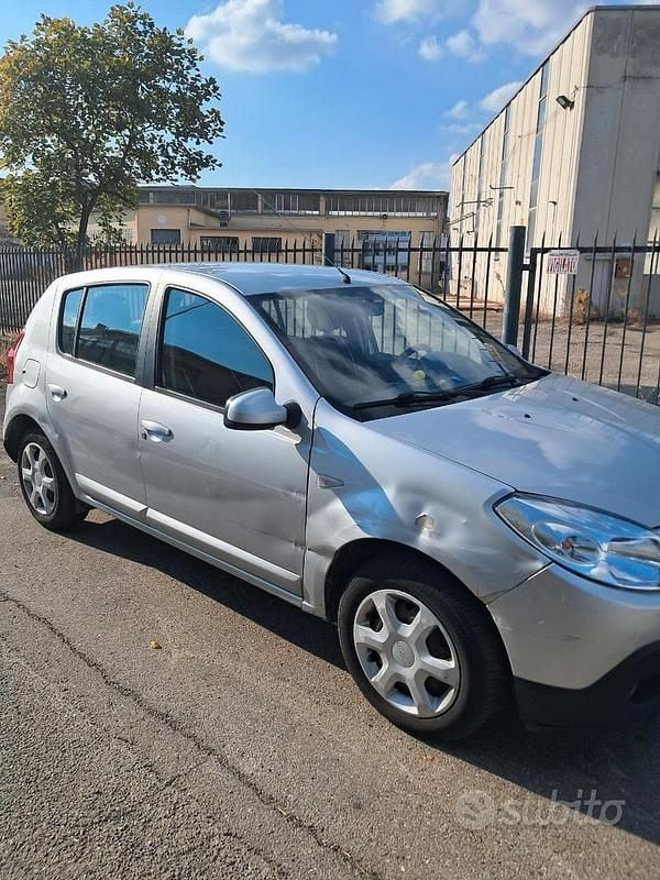 Usata Dacia Sandero 90 CV (66 kW) 2011 Grigio Utilitaria