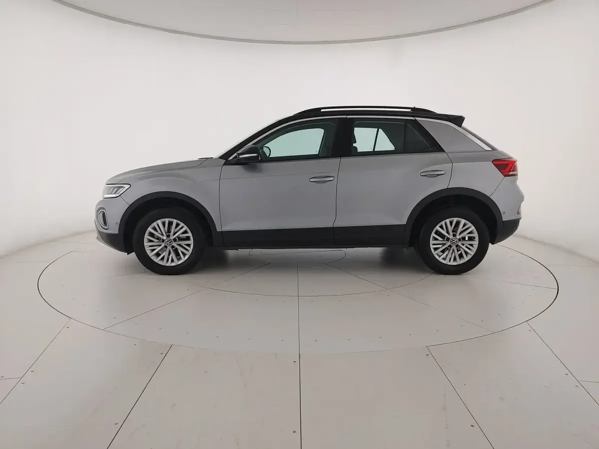 Usata VW T-Roc Life 116 CV (85 kW) 2025 Pyrit silver metallizzato nero SUV