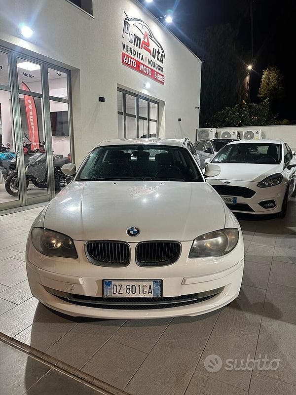 Usata BMW 118 142 CV (104 kW) 2009 Bianco Utilitaria