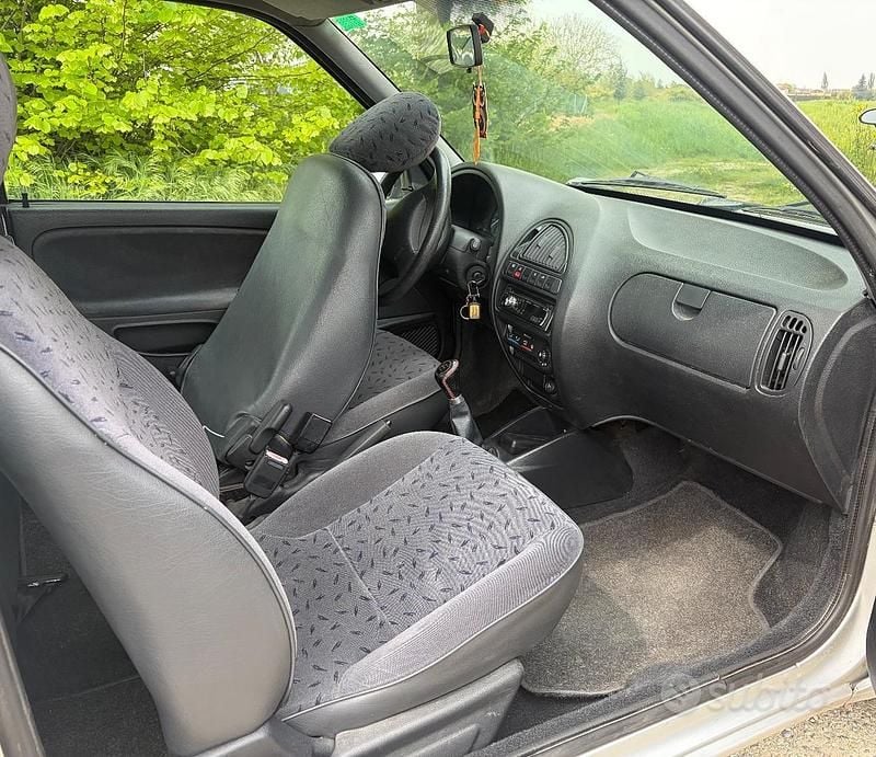 Usata Citroën Saxo 60 CV (44 kW) 2001 Grigio Utilitaria