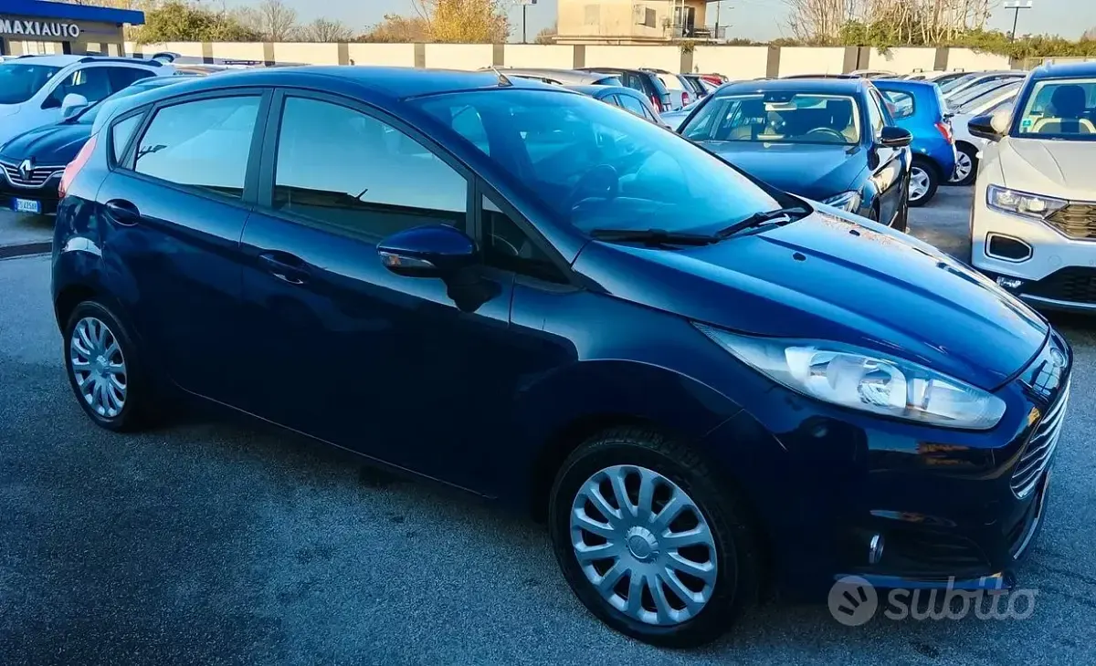 Usata Ford Fiesta 75 CV (55 kW) 2014 Blu Utilitaria