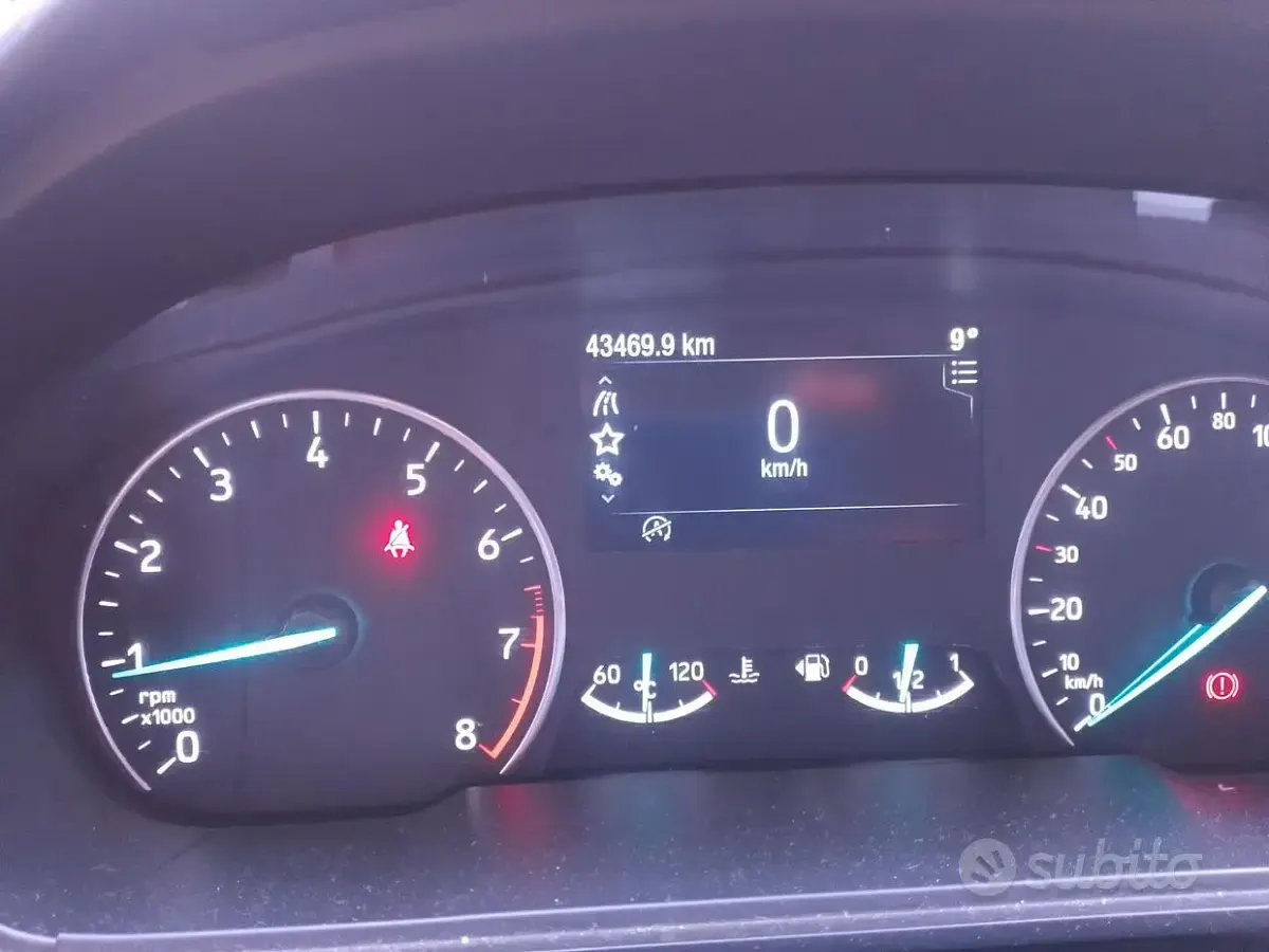 Usado Ford Ecosport 99 CV (72 kW) 2019 Gris SUV