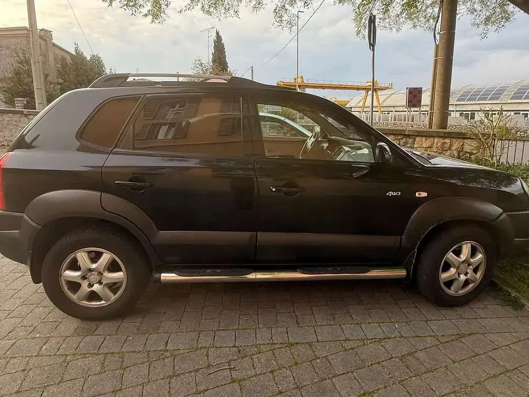 Usata Hyundai Tucson Dynamiq 113 CV (83 kW) 2005 Nero SUV