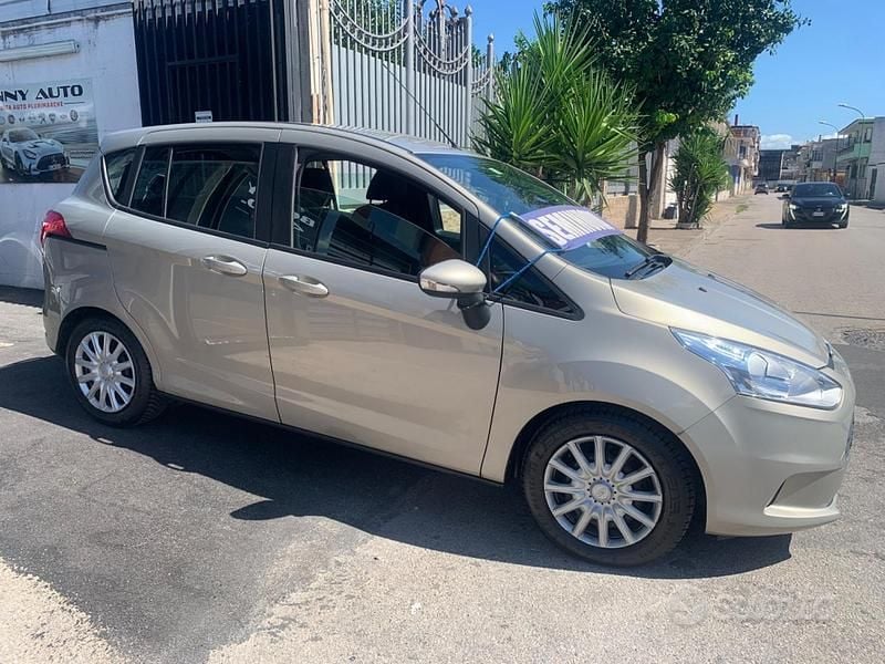 Usado Ford B-MAX Titanium 90 CV (66 kW) 2015 Amarillo Monovolumen