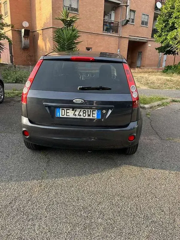 Usata Ford Fiesta Ghia 68 CV (50 kW) 2006 Utilitaria