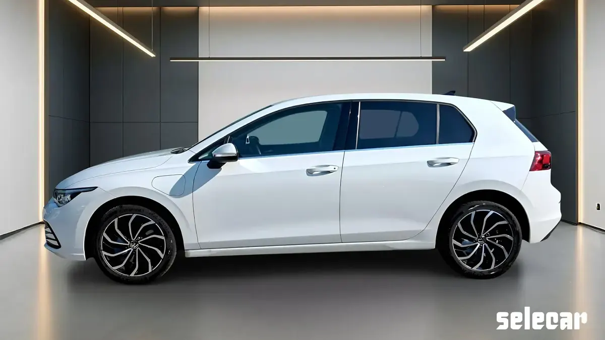 Usata VW Golf VIII Style 204 CV (150 kW) 2022 0q pure white Berlina