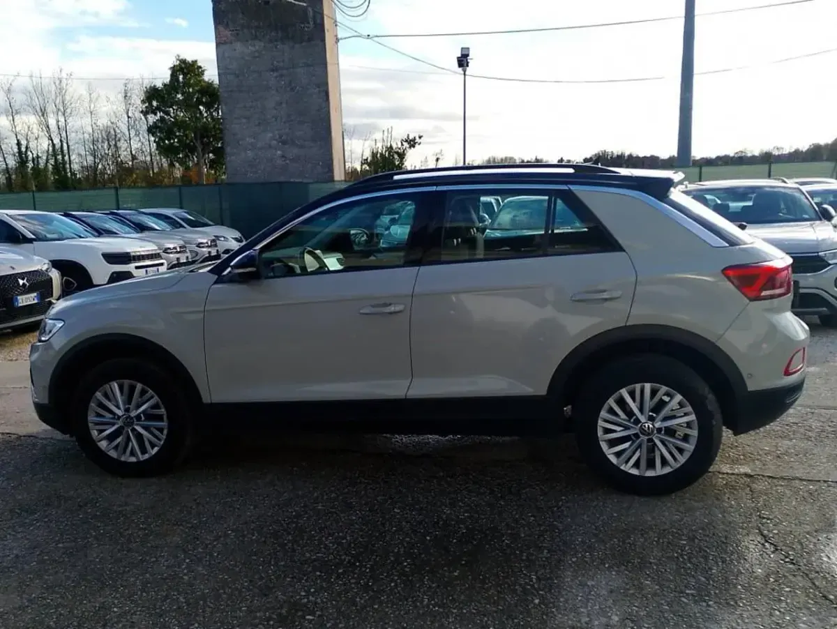 Usata VW T-Roc Life 110 CV (80 kW) 2024 Beige SUV