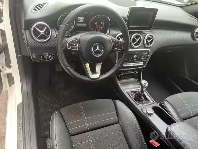 Usata Mercedes A180 122 CV (89 kW) 2016 Bianco Utilitaria