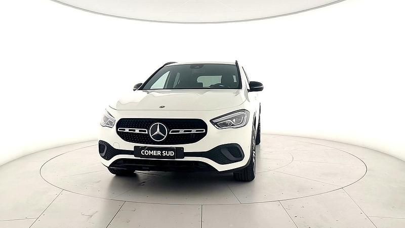 Usata Mercedes GLA200 163 CV (119 kW) 2020 Bianco polare ; SUV