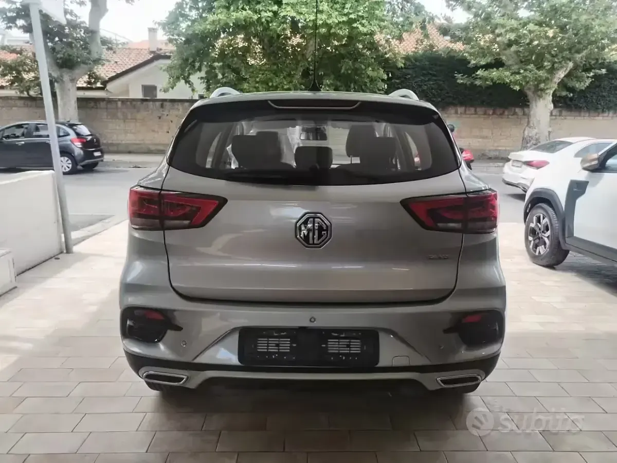 Usata MG ZS Luxury 106 CV (77 kW) 2024 Grigio SUV