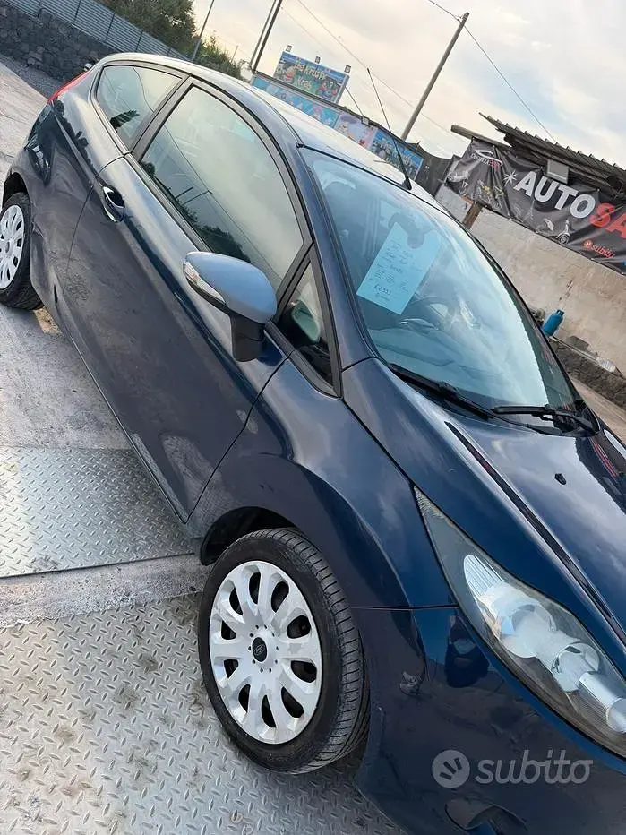 Usata Ford Fiesta 95 CV (69 kW) 2010 Bluazzurro Berlina