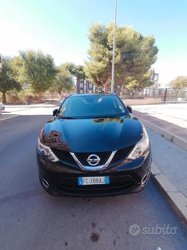 Nero Usata 2016 Nissan Qashqai N-Connecta SUV | 11.950 € (Buon prezzo) - Immagine 1/4