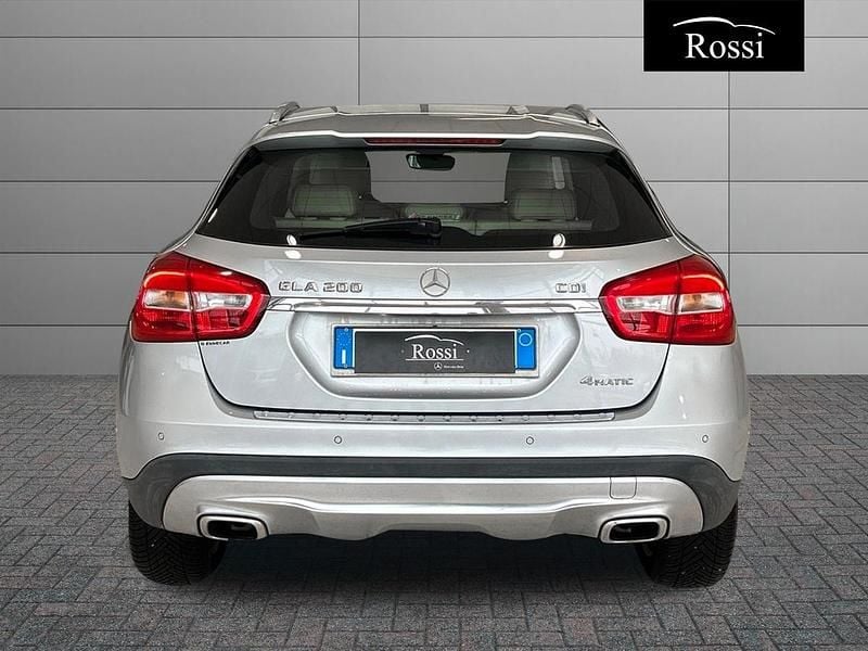 Usata Mercedes GLA200 136 CV (100 kW) 2015 Grigio chiaro metallizzato SUV