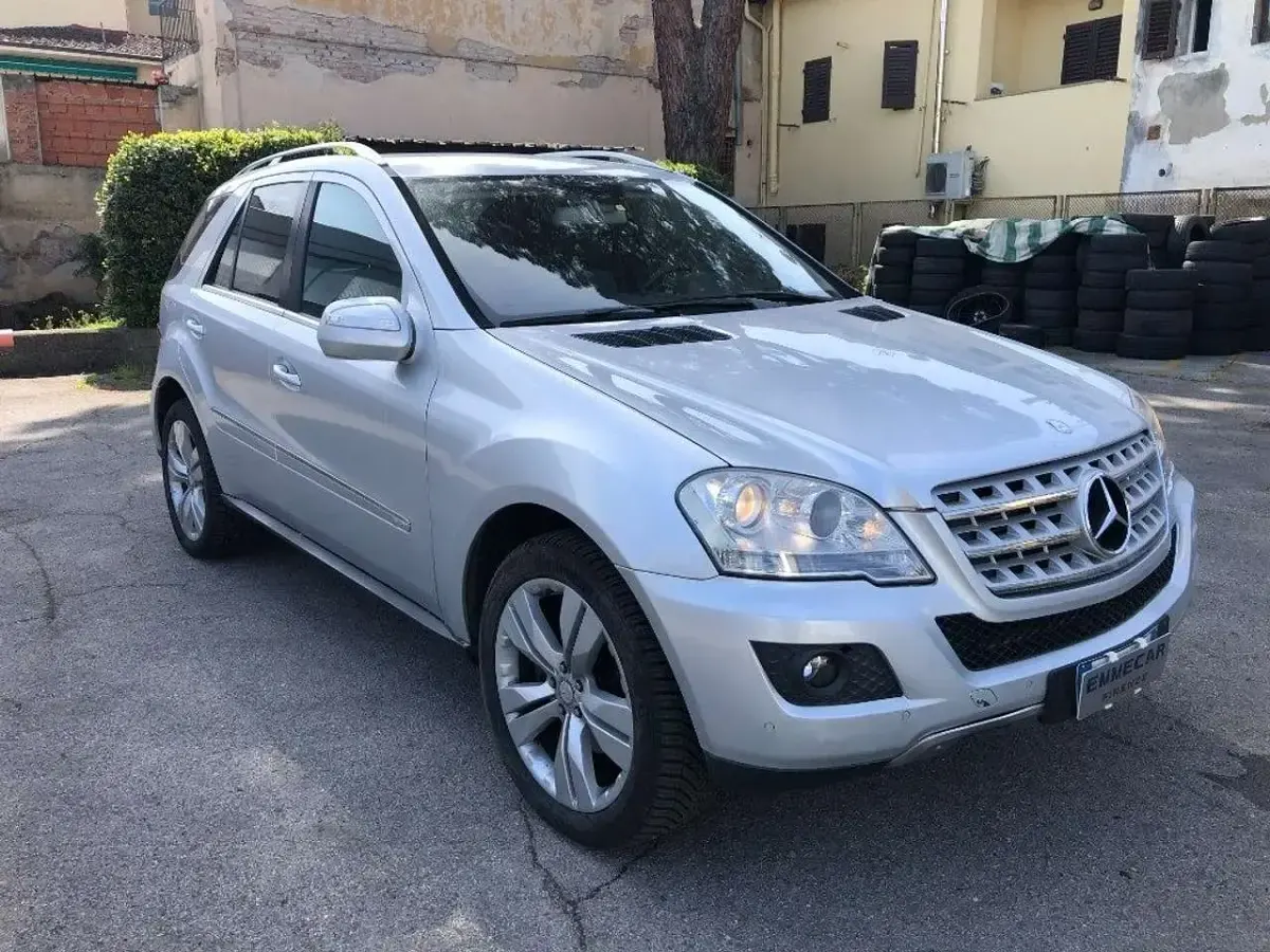 Usata Mercedes ML320 224 CV (164 kW) 2008 Argento SUV
