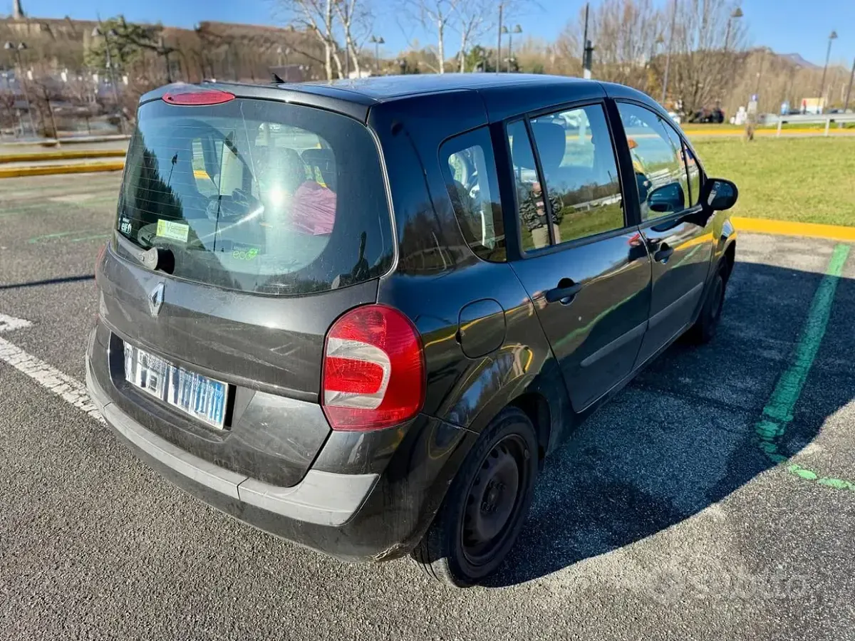 Usata Renault Modus 75 CV (55 kW) 2009 Nero Monovolume