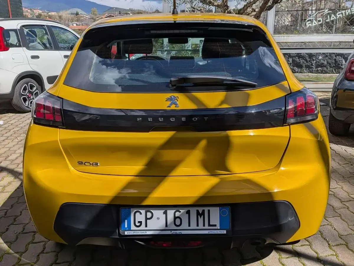 Usata Peugeot 208 Active 75 CV (55 kW) 2023 Oro Utilitaria