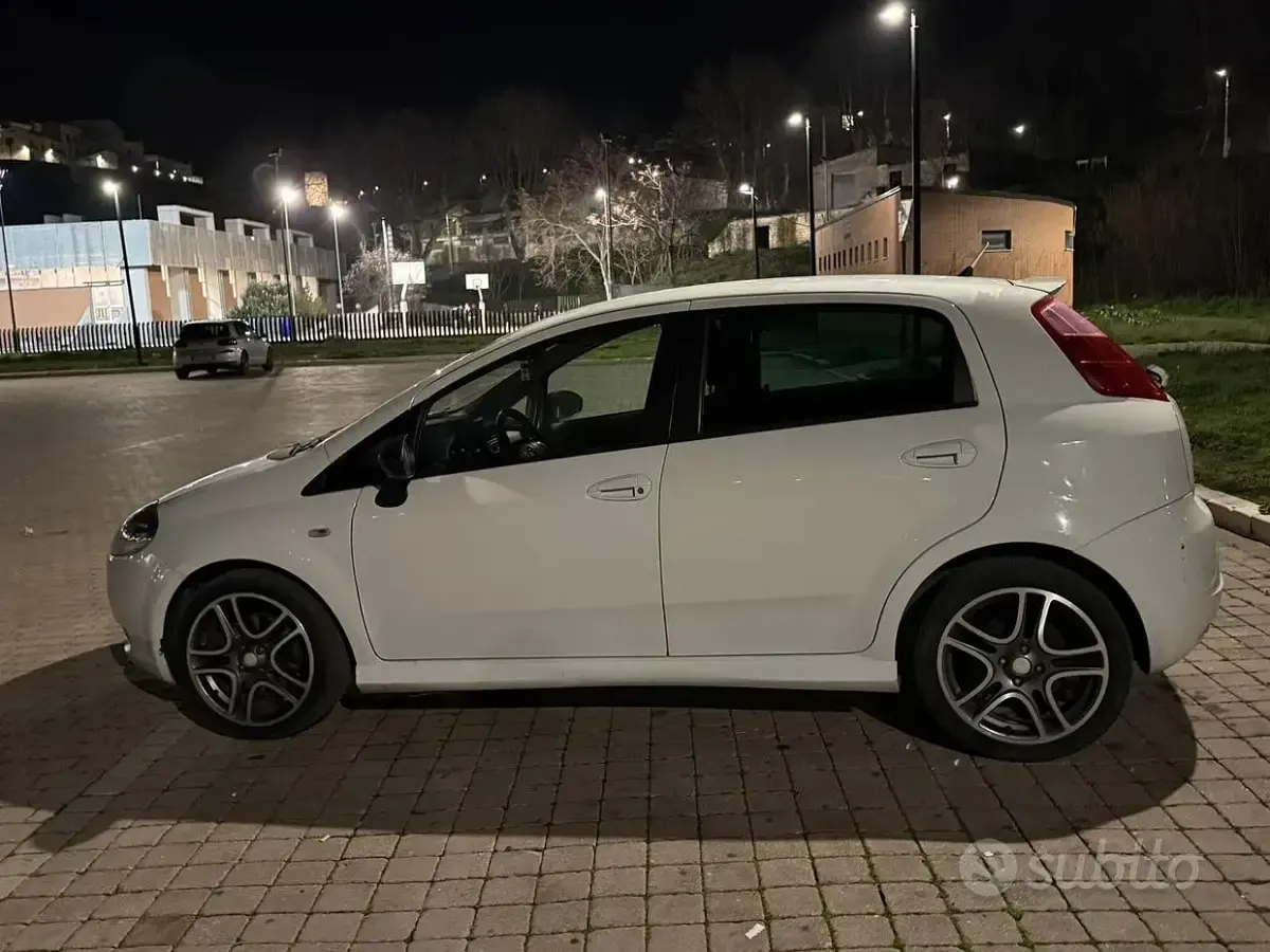 Usata Fiat Grande Punto 90 CV (66 kW) 2009 Bianco Utilitaria