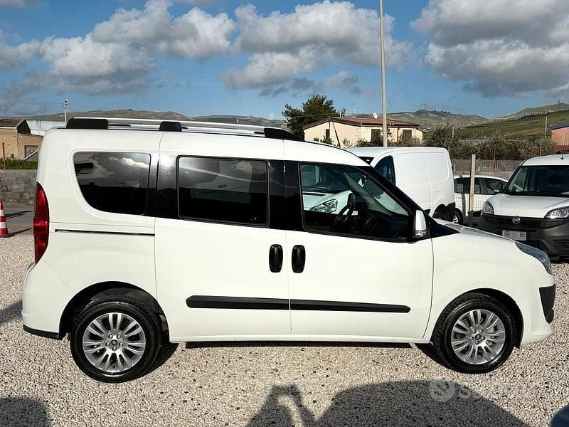 Usata Fiat Doblò Active 90 CV (66 kW) 2011 Bianco Monovolume