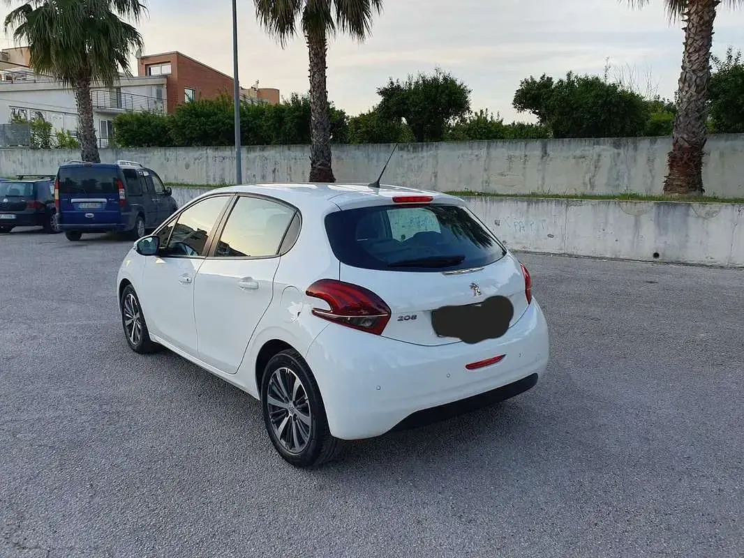 Usata Peugeot 208 Allure 82 CV (60 kW) 2020 Utilitaria