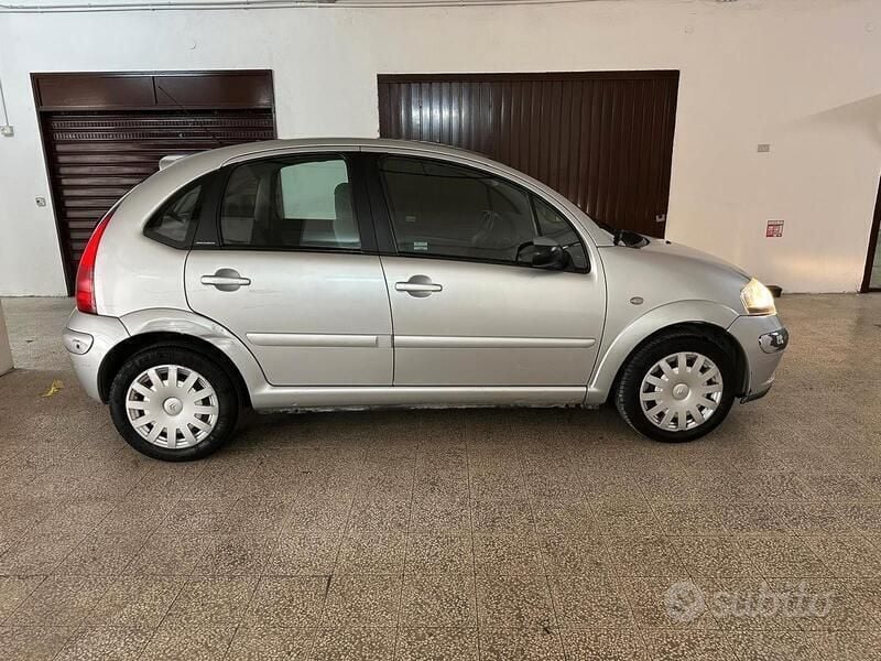 Grigio Usata 2003 Citroën C3 Due volumi | 2300 € (Buon prezzo) - Immagine 1/4