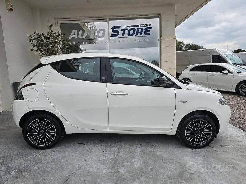 Usata Lancia Ypsilon S 70 CV (51 kW) 2021 Bianco Utilitaria