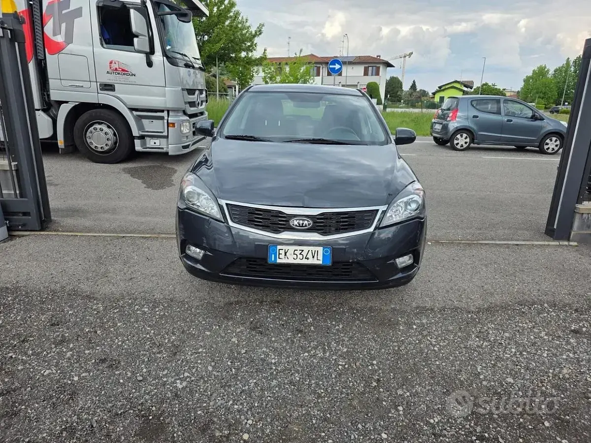 Usata Kia Ceed GT LX 90 CV (66 kW) 2012 Nero Berlina