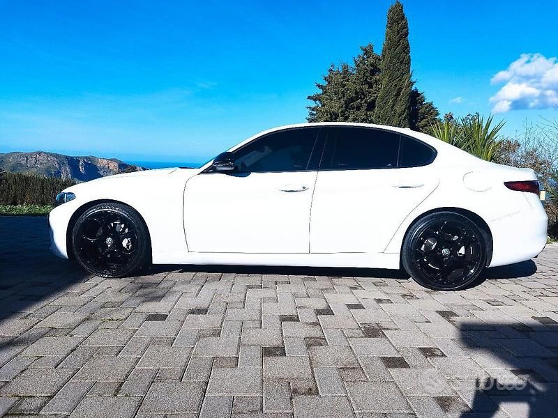 Bianco Usata 2017 Alfa Romeo Giulia Super Tre volumi | 18.500 € (Ottimo prezzo) - Immagine 1/4