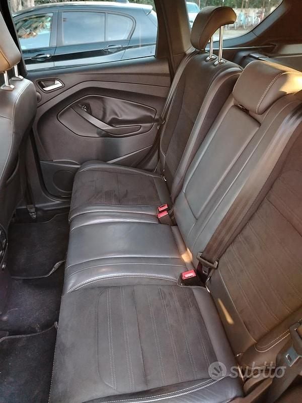 Usata Ford Kuga 120 CV (88 kW) 2017 Grigio SUV