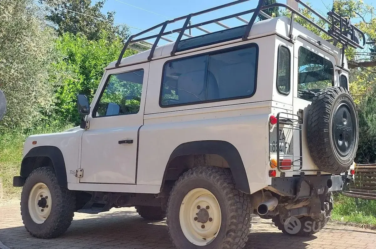 Usata Land Rover Defender 122 CV (89 kW) 1999 Station wagon