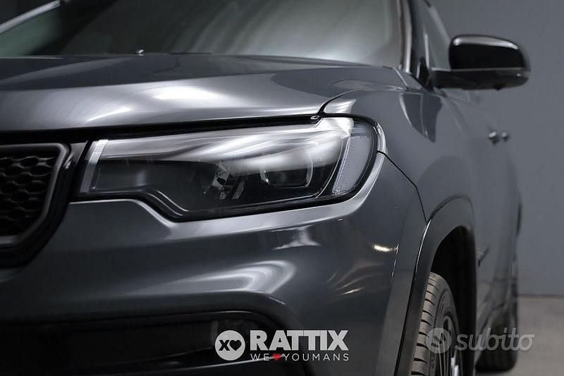 Usata Jeep Compass 131 CV (96 kW) 2024 Graphite grey con tetto nero SUV