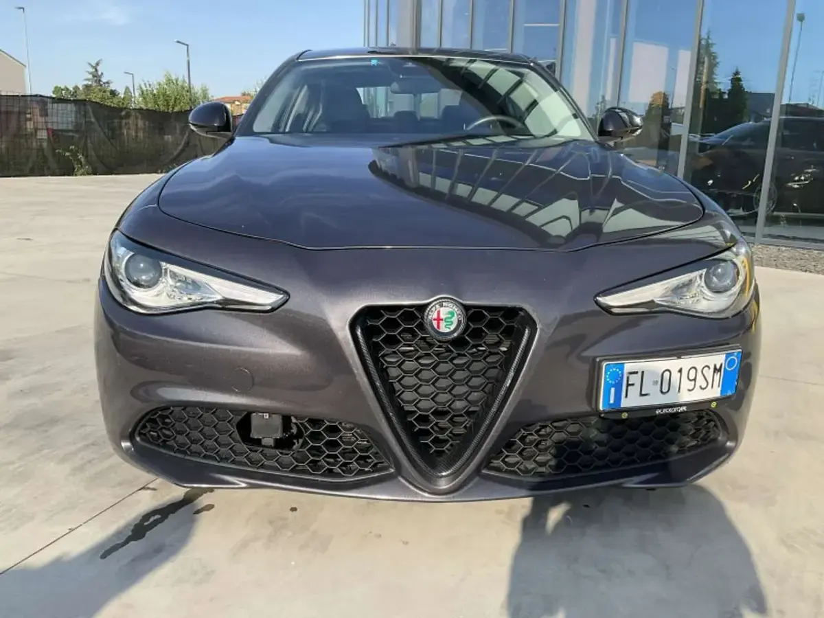 Usata Alfa Romeo Giulia Super 150 CV (110 kW) 2017 Grigio Berlina