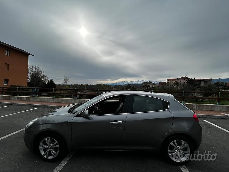 Usata Alfa Romeo Giulietta 170 CV (125 kW) 2011 Grigio Utilitaria