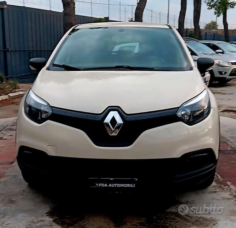 Usata Renault Captur 90 CV (66 kW) 2015 Beige SUV