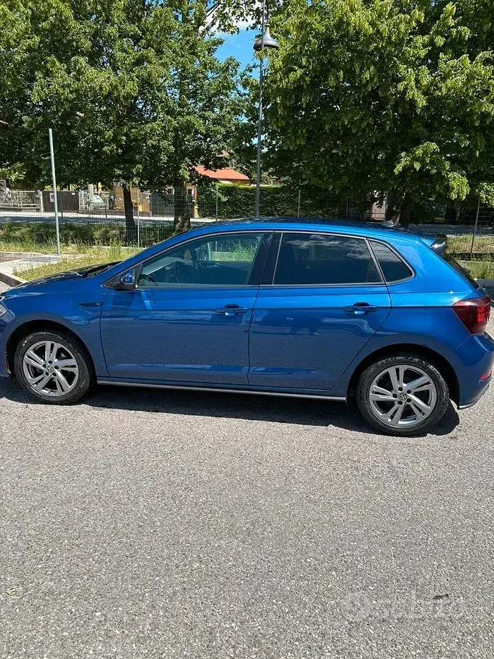 Usata VW Polo R-line 95 CV (69 kW) 2021 Blu Utilitaria