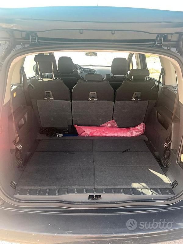 Usata Peugeot 5008 112 CV (82 kW) 2011 Nero Monovolume