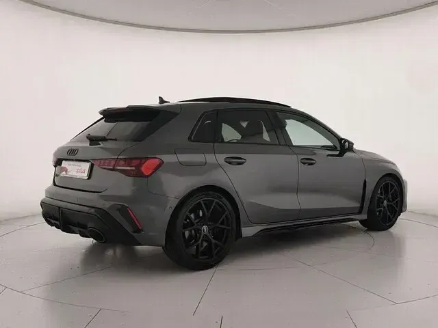 Usata Audi RS3 Sportback Comfort 400 CV (294 kW) 2025 Grigio daytona perla Utilitaria